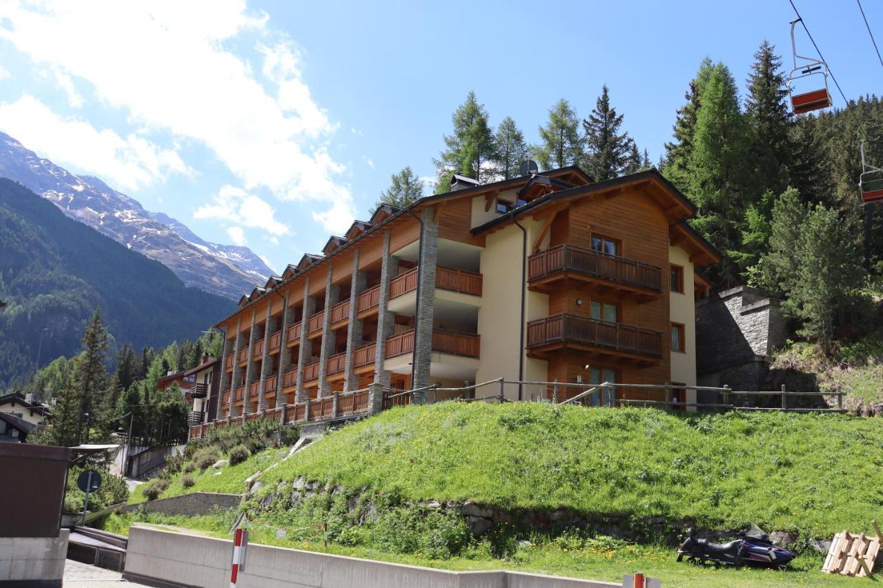 Residence Regina Delle Alpi サンタ・カテリーナ・ヴァルフルヴァ エクステリア 写真